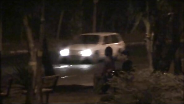 हॉट बेब टिफनी वॉटसनने लांब केस असलेल्या मित्राला शॅग केले